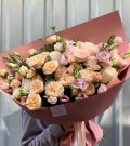 Bouquet with rose and lisianthus Trendsetter